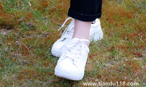 鞋子磨損能看出身體情況嗎(正常人是鞋子內側磨損嗎)(圖2) 鞋子磨損能看出身體情況嗎2