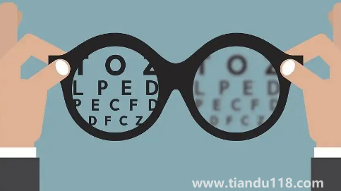 近視族玩手機可摘下眼鏡嗎(近視眼怎么慢慢恢復視力)(圖2) 近視族玩手機可摘下眼鏡嗎2