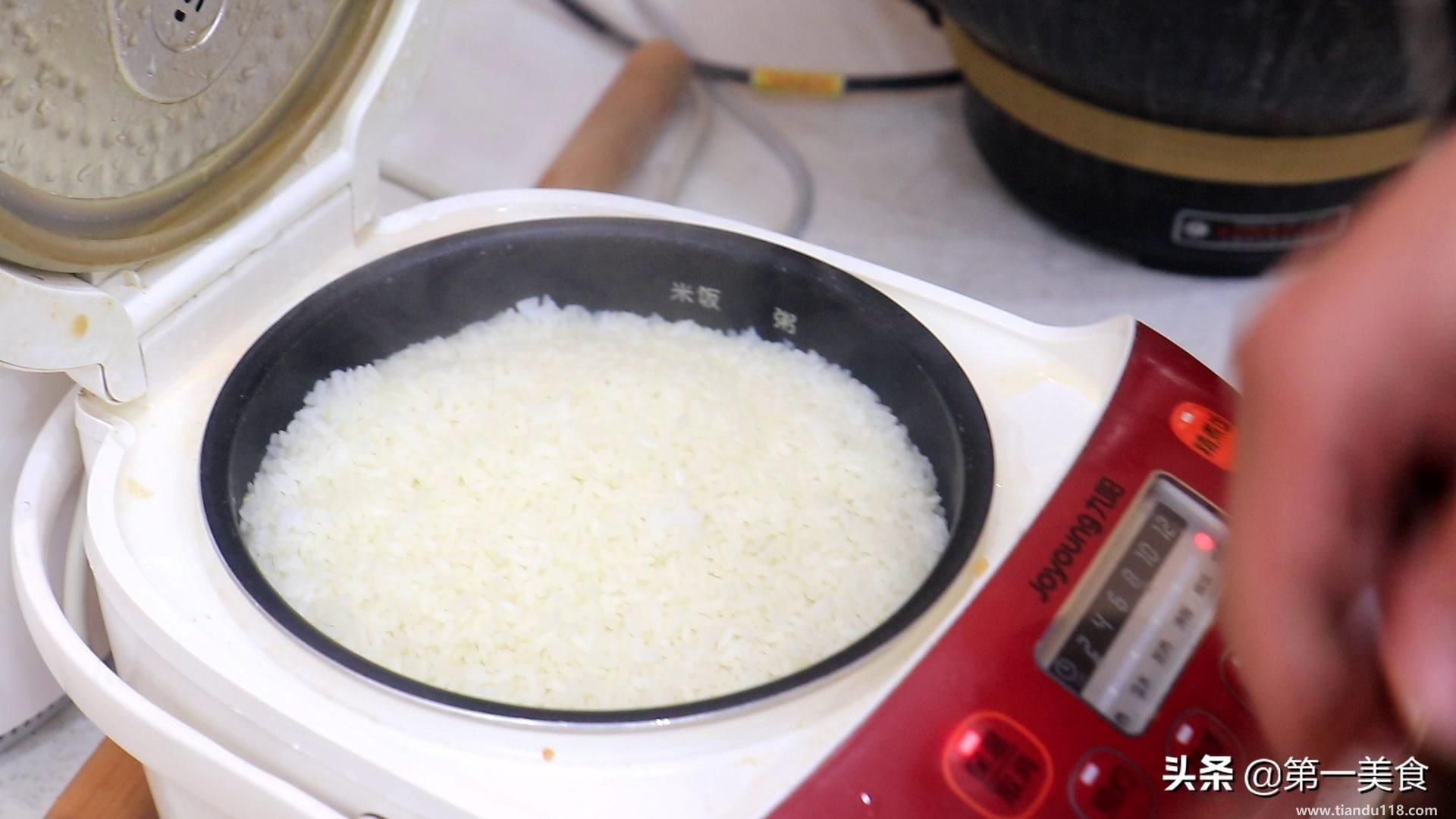 普通蛋炒飯的做法簡單步驟（怎樣做蛋炒飯最好吃）(圖3)