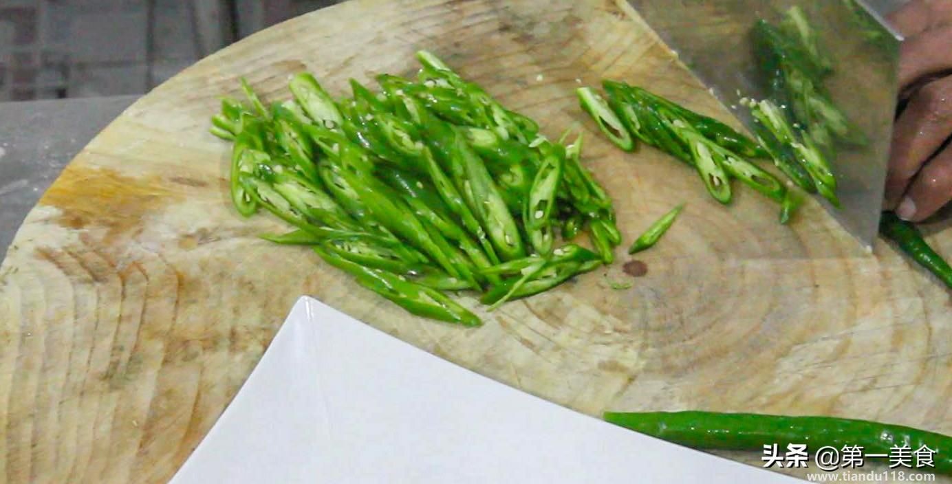 青椒炒雞蛋的做法(青椒炒雞蛋怎么做)(圖2) 青椒炒雞蛋的做法(青椒炒雞蛋怎么做)(圖2)