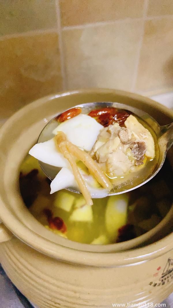 椰子燉雞湯的做法（椰子燉雞湯怎么做）(圖1)