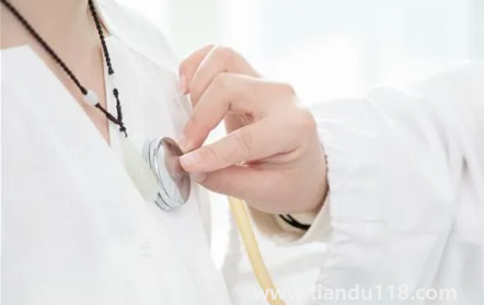 2022大學(xué)新生入學(xué)體檢能檢查出艾滋病嗎(大學(xué)生入學(xué)體檢查出艾滋會被退學(xué)嗎)(圖1) 2022大學(xué)新生入學(xué)體檢能檢查出艾滋病嗎1