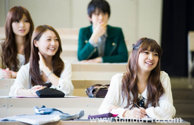 大學寢室關(guān)系不好很壓抑怎么辦(大學室友關(guān)系不好正常嗎)(圖2) 大學寢室關(guān)系不好很壓抑怎么辦2