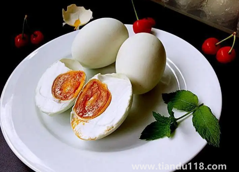 咸鴨蛋搭配什么東西好吃又營(yíng)養(yǎng)3