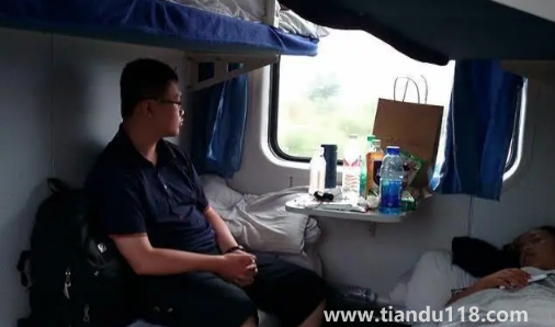 女生坐火車硬臥過夜安全嗎(女生硬臥應該買哪一層)(圖2) 女生坐火車硬臥過夜安全嗎2