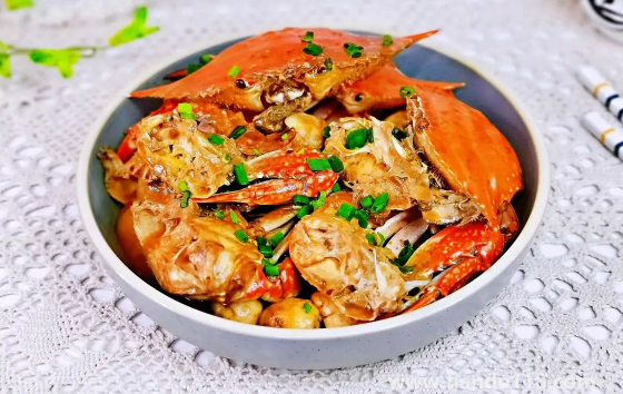 梭子蟹買的時候是活的到家死了還能吃嗎（怎么挑選梭子蟹）