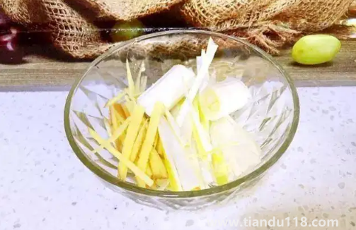 蔥白煮水喝有什么功效和作用（蔥白煮水的做法）