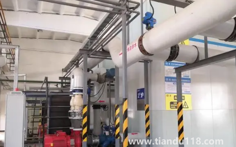 集中供暖用的是不是暖氣片(集中供暖為什么不能改地暖)(圖1) 集中供暖用的是不是暖氣片1