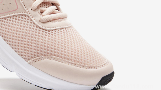 網(wǎng)面鞋破洞了怎么補(bǔ)救3