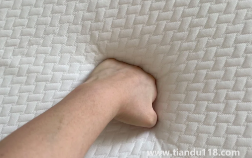 為什么網(wǎng)上的床墊那么便宜(床墊網(wǎng)上買還是線下買好)(圖2) 為什么網(wǎng)上的床墊那么便宜2
