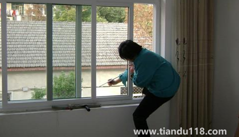 開荒保潔瓷磚用什么擦1