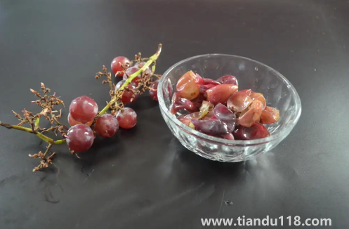 葡萄皮的功效與作用及食用方法(葡萄皮的吃法)(圖1) 葡萄皮的功效與作用及食用方法1