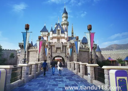 2022年11月份去上海迪士尼冷嗎(11月去迪士尼穿什么合適)(圖2) 2022年11月份去上海迪士尼冷嗎2