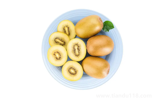 獼猴桃捂著熟的快還是敞開熟的快（獼猴桃怎么看熟沒熟）