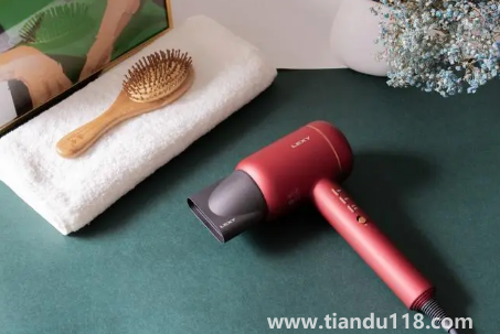 吹風機要用冷風吹還是熱風吹3