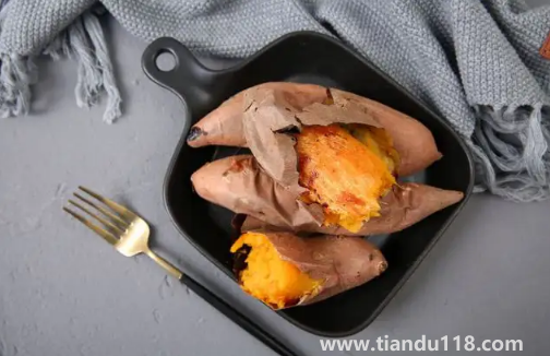 一個(gè)烤紅薯的熱量相當(dāng)于多少米飯的熱量2