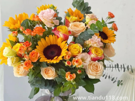 網(wǎng)上買的鮮花先去葉子還是先醒花(醒花時(shí)哪些是要注意的)(圖1) 網(wǎng)上買的鮮花先去葉子還是先醒花1