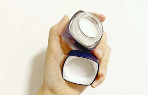 歐萊雅20面霜是什么的平替(歐萊雅20面霜治痘嗎)(圖1) 歐萊雅20面霜是什么的平替1