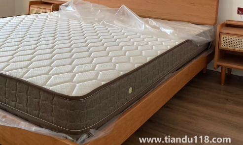 床墊氣味太重可以睡嗎（床墊里面有甲醛嗎）