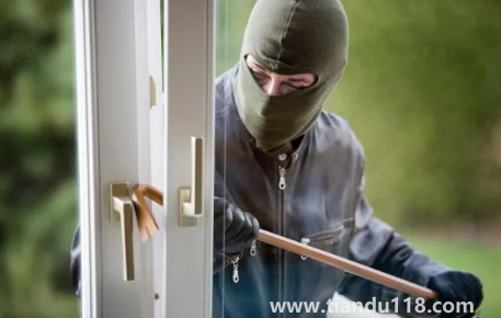 小偷進屋偷吃過期食品死了誰負責（小偷經(jīng)常半夜幾點偷東西）