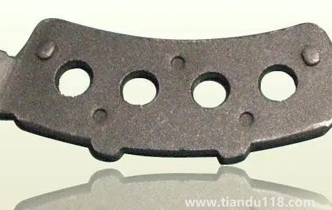 汽車剎車片是什么材料制成的（剎車多久換一次片）