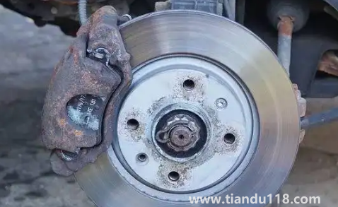 剎車片20萬公里沒換過正常嗎（汽車剎車片怎么換）