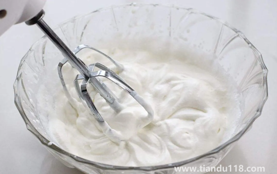 蛋清打出來的奶油能直接吃嗎（雞蛋清怎么打發(fā)成奶油）