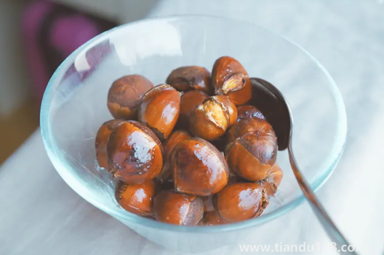 帶殼的板栗怎么煮好吃又簡單（板栗煮好能放幾天）