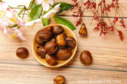 炒熟的板栗怎么剝最快最輕松（炒板栗的注意事項）