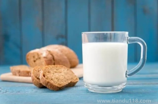 新冠陽(yáng)性拉肚子可以喝牛奶嗎（拉肚子喝什么比較好）