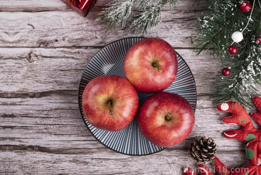 拉肚子可以生吃蘋果嗎（拉肚子吃什么好）