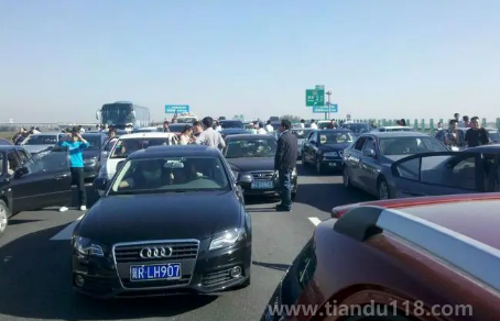 2023年春節(jié)前多少天高速公路最堵（過年回家開車堵車怎么處理）