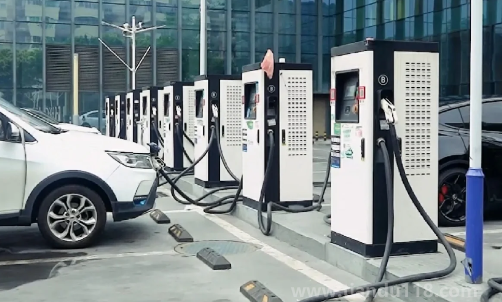 慢充充電樁充滿(mǎn)要多久（汽車(chē)充電樁是220v還是380v）