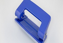 得力打孔機使用方法 如何使用得力打孔機